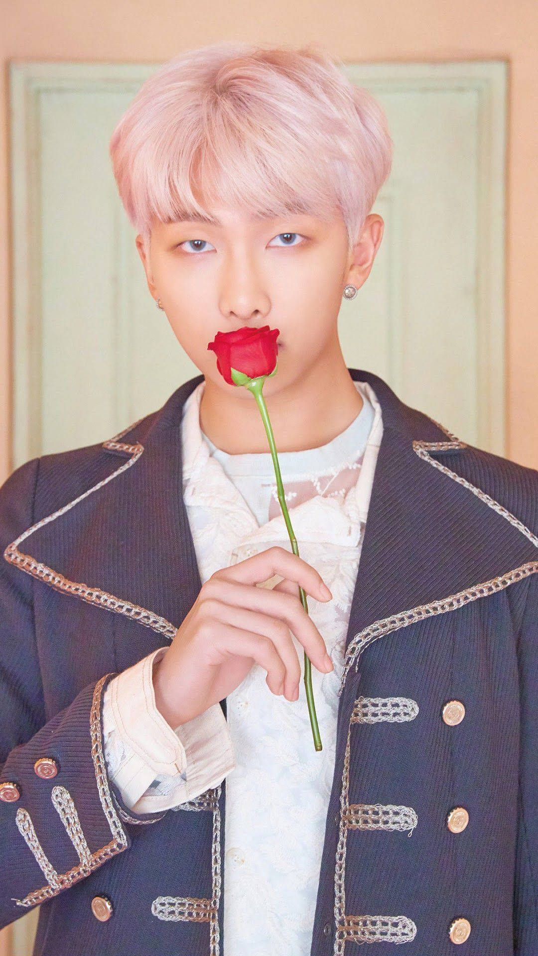 Милий BTS RM з трояндою Шпалери