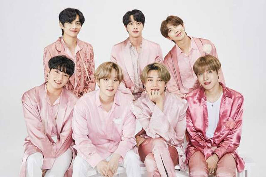 Милі BTS у рожевих шовкових костюмах Шпалери