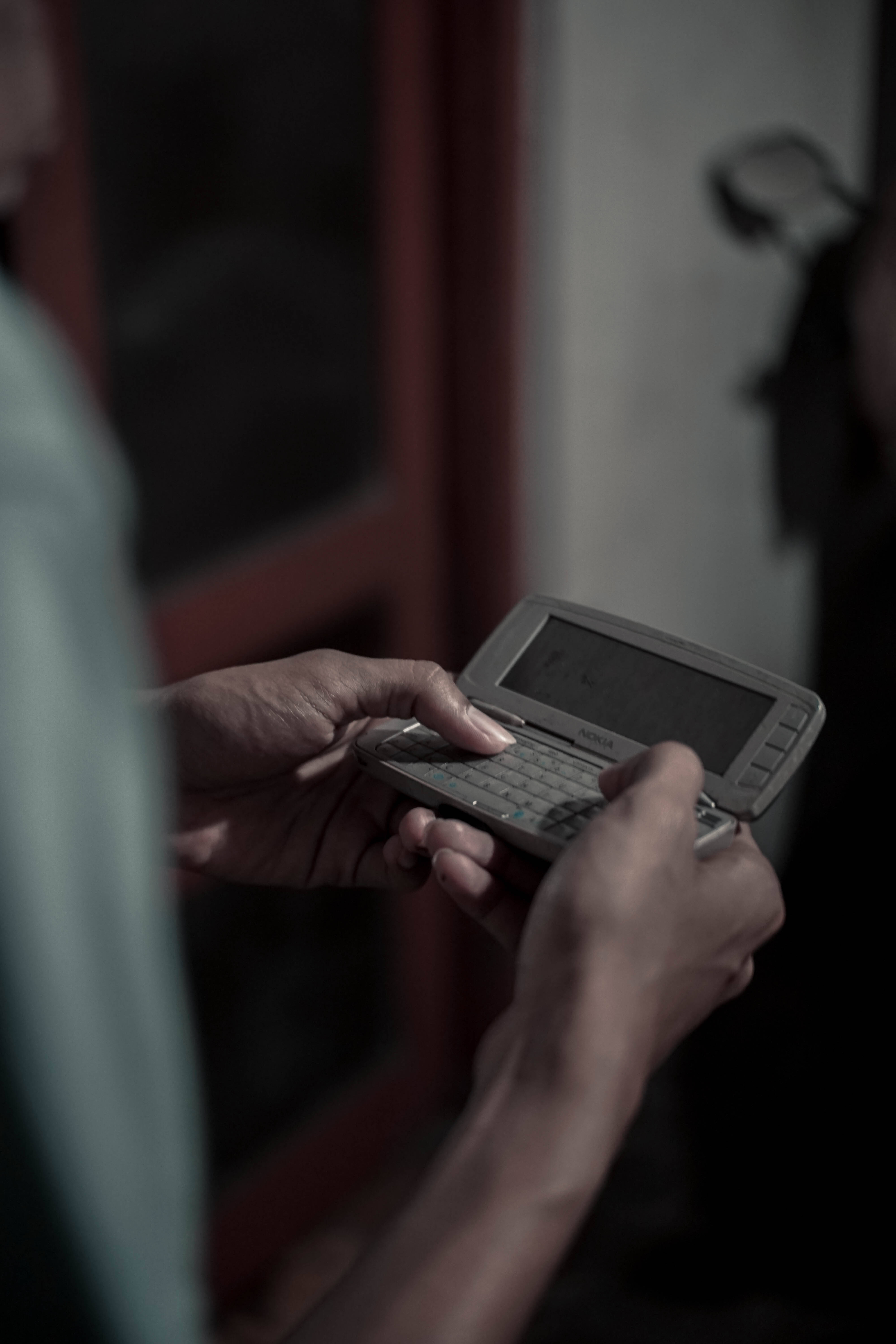 Мобильный телефон Nokia 9300 Шпалери
