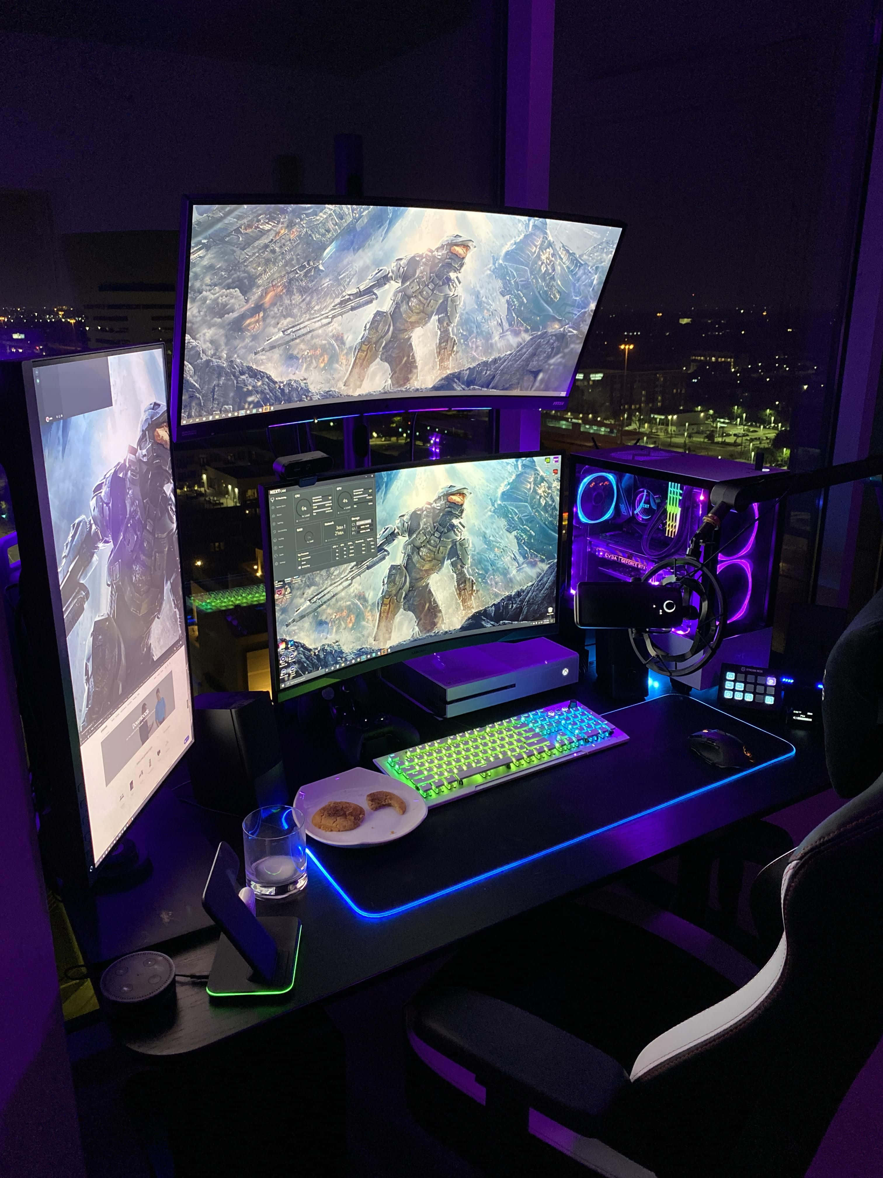 Мощный игровой ПК с видеокартой и тремя мониторами. Шпалери