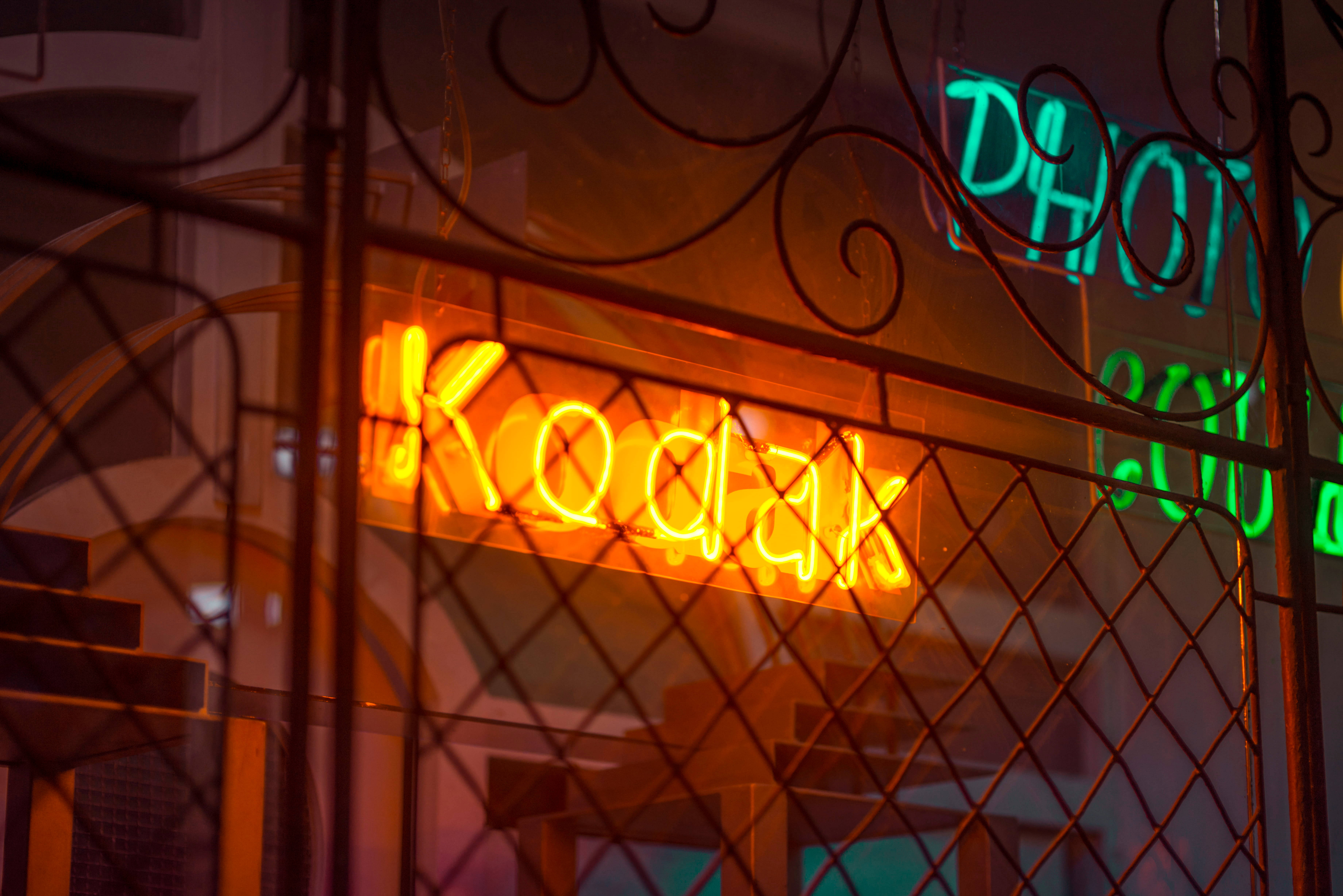 Неонова помаранчева естетика Kodak Шпалери