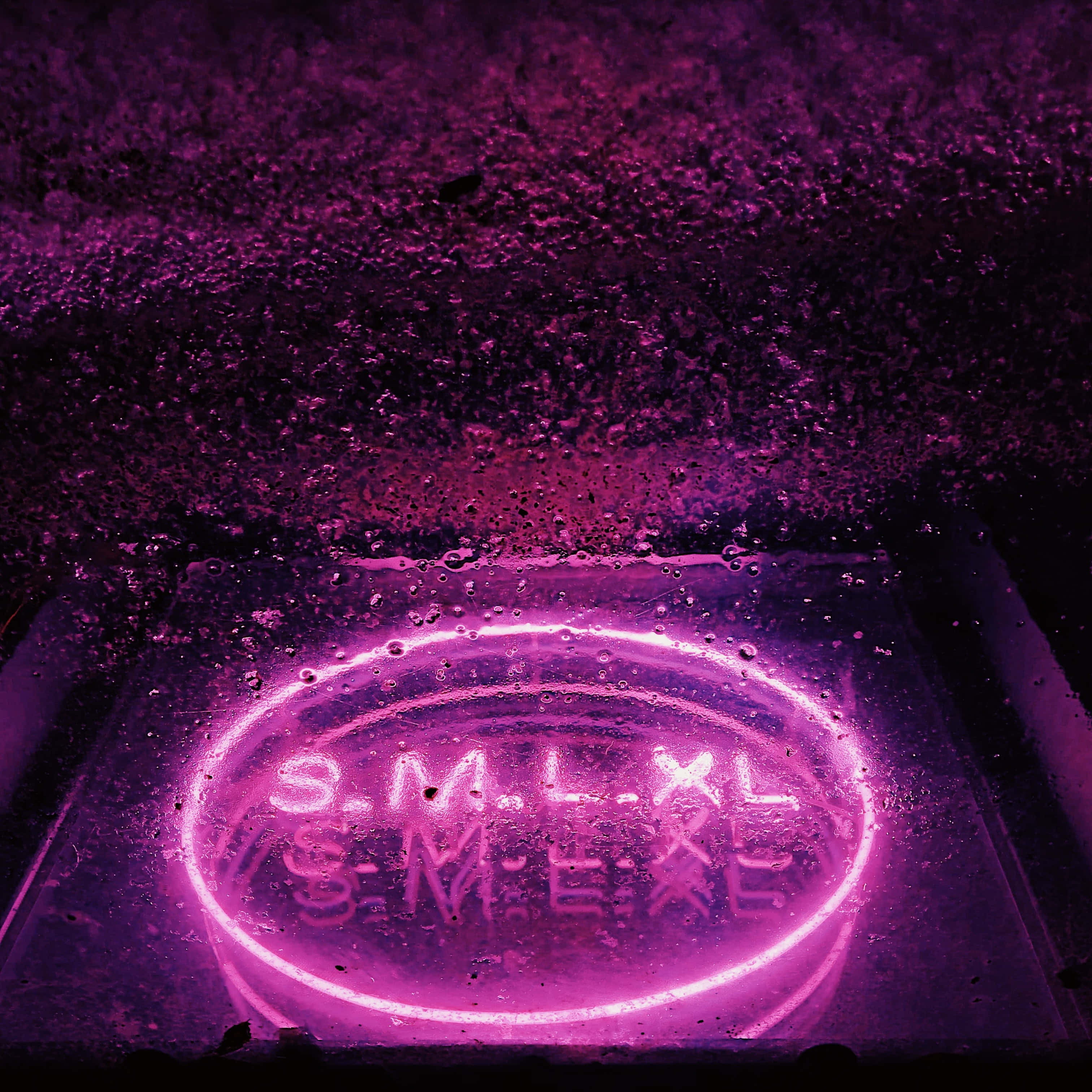 неоновая вывеска со словом smoke Шпалери