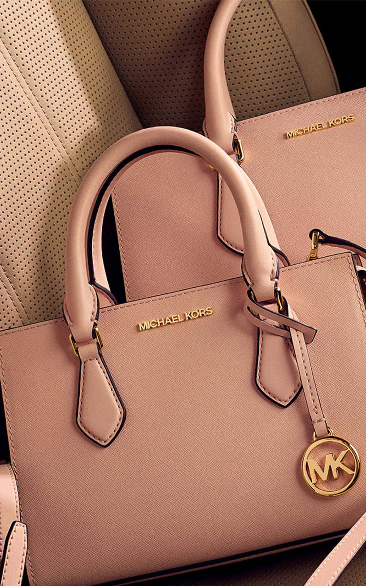 Новейшие продукты от Michael Kors добавят стиля любому гардеробу. Шпалери