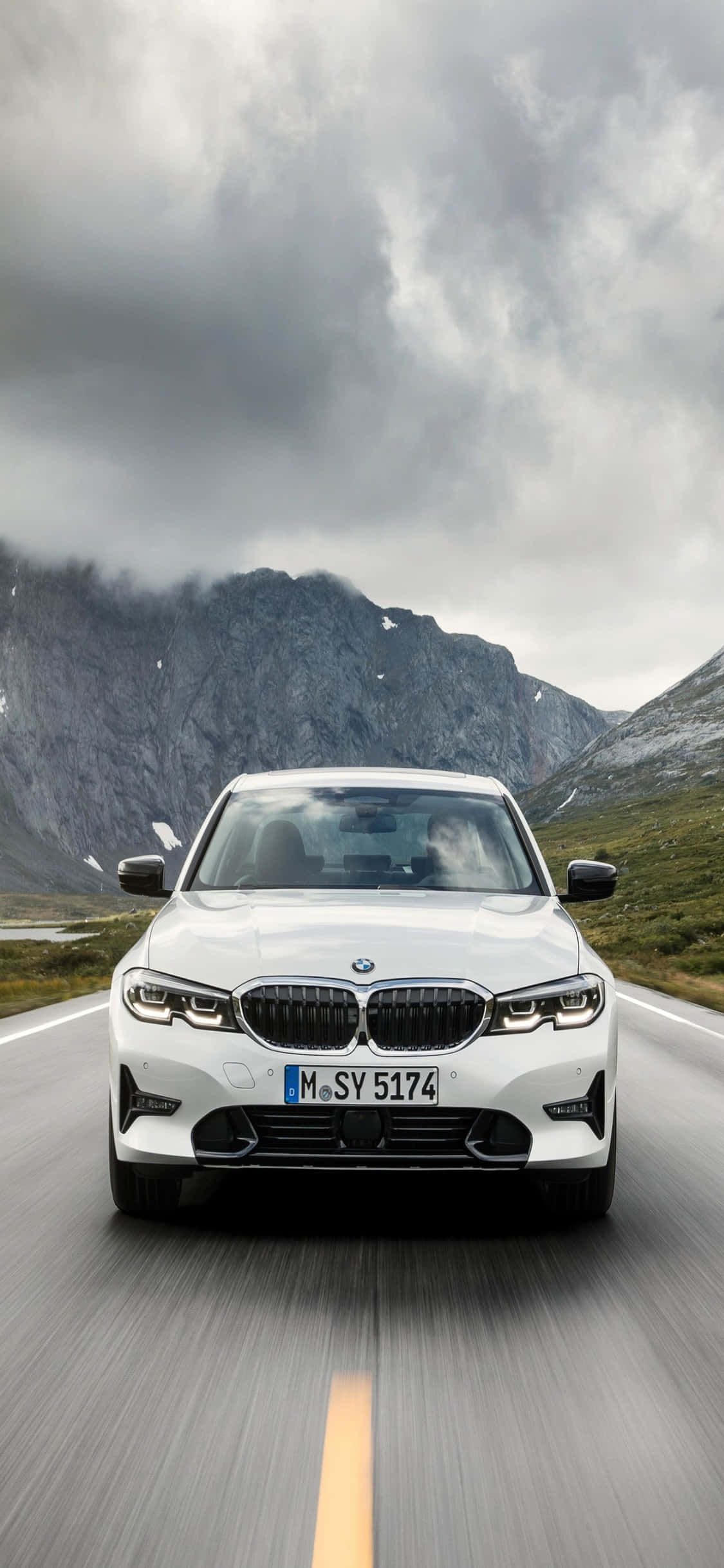 Об'единение продуктивности и стиля – iPhone X и BMW Шпалери