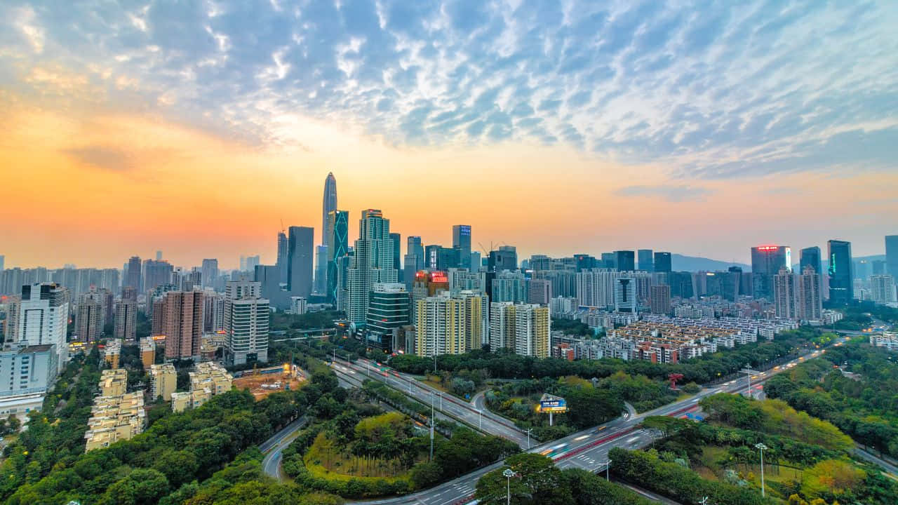Потрясающий фиолетовый закат над спокойным океаном Шпалери
