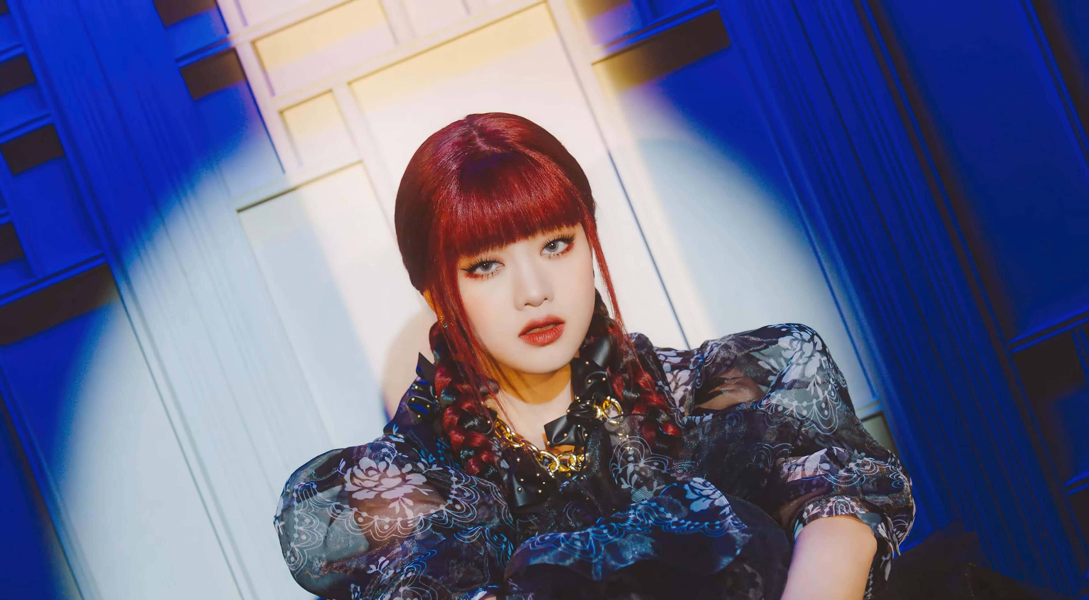 Приголомшлива Kpop-ідолка зачаровує у захоплюючій позі. Шпалери