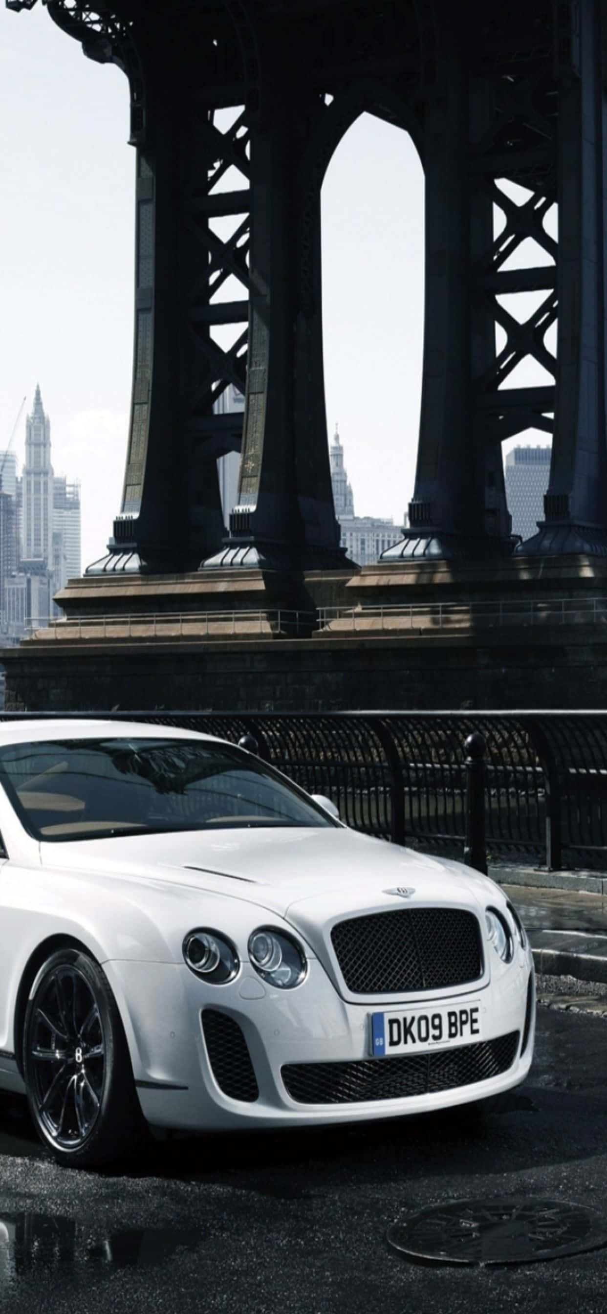 Роскошь зустрічається с технологіями на фото Bentley и iPhone Xs Max. Шпалери