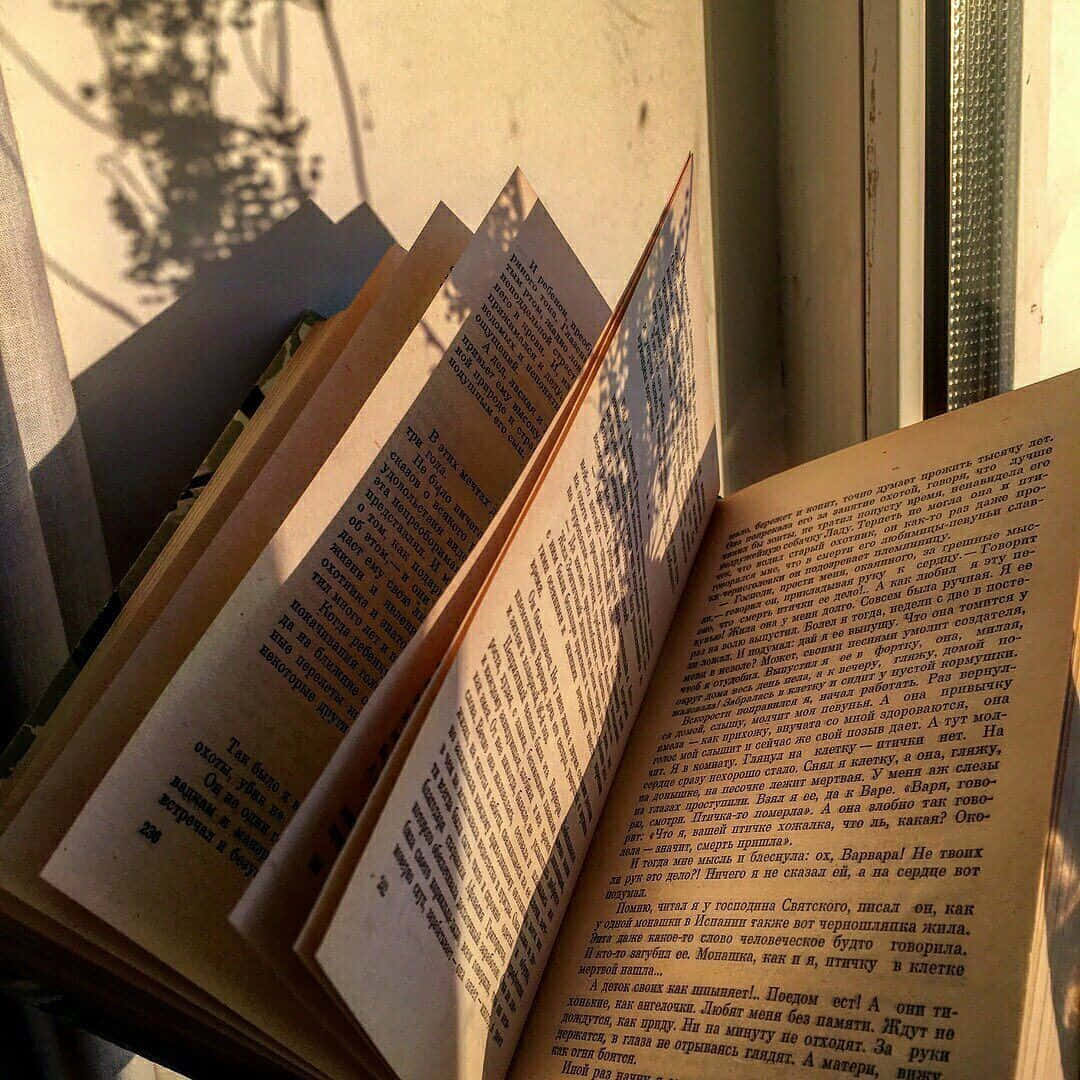 Світ приключений і фантазії чекає на сторінках книги. Шпалери
