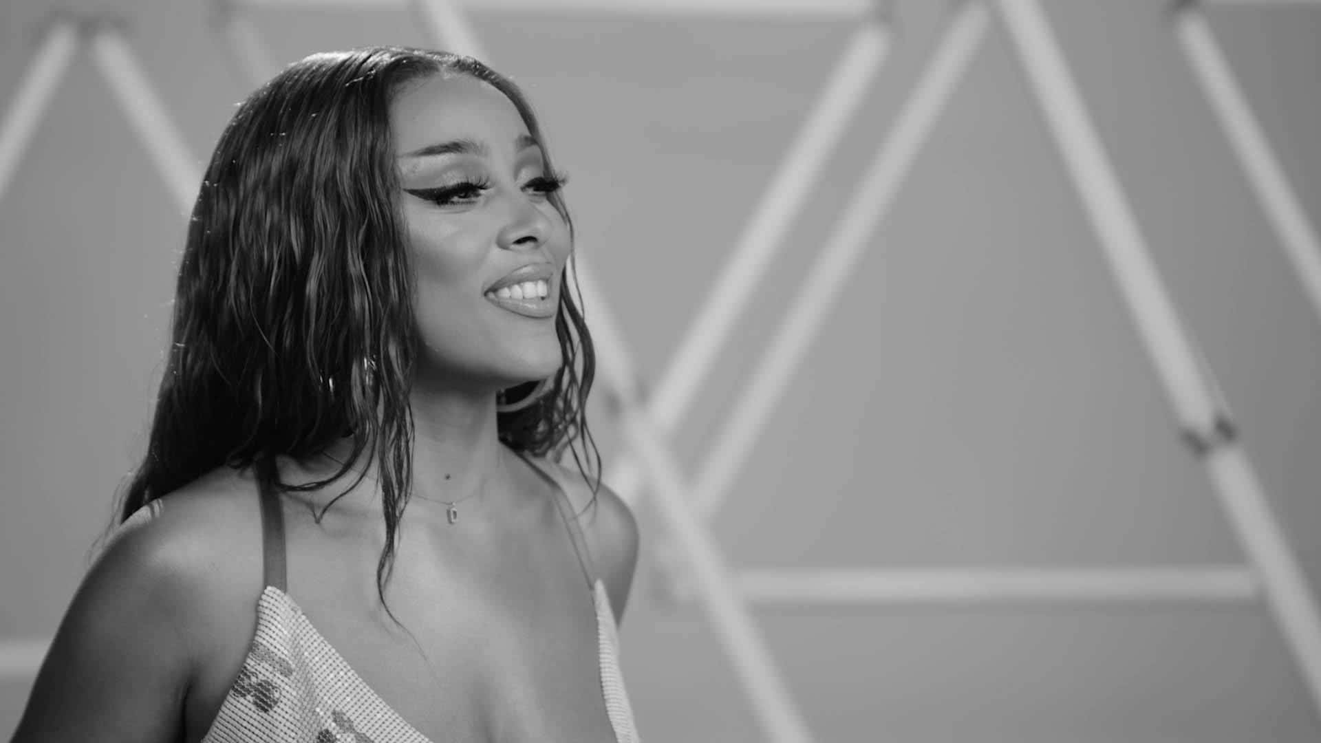 Сексуальна чорношкіра жінка Doja Cat Шпалери