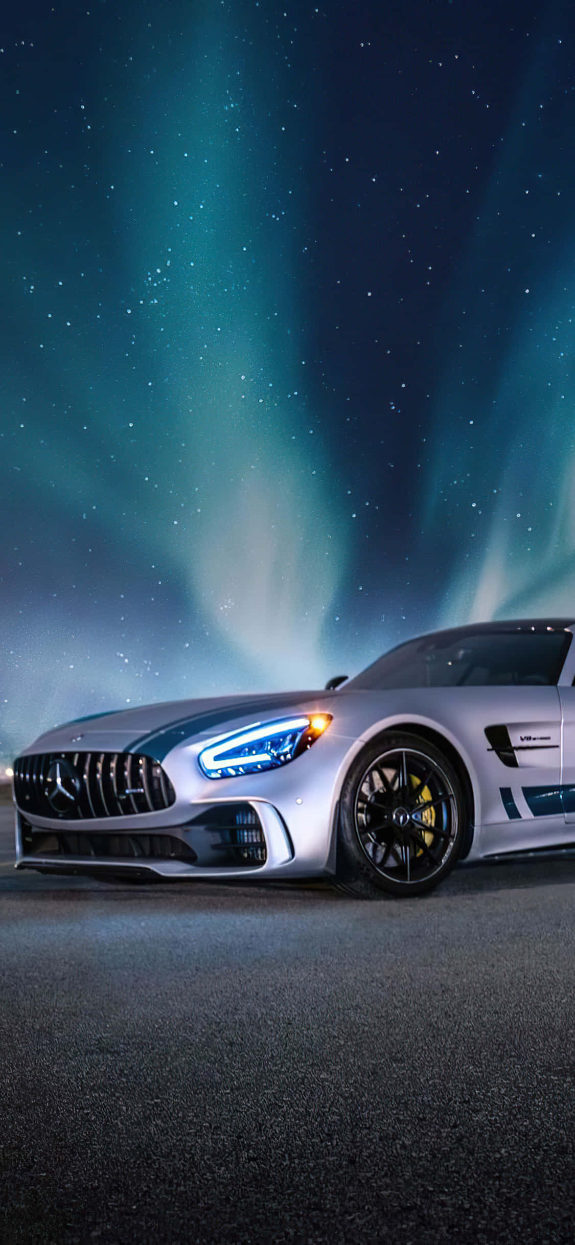 Серебристый фон iPhone Xs Mercedes Amg «Северное сияние» Шпалери