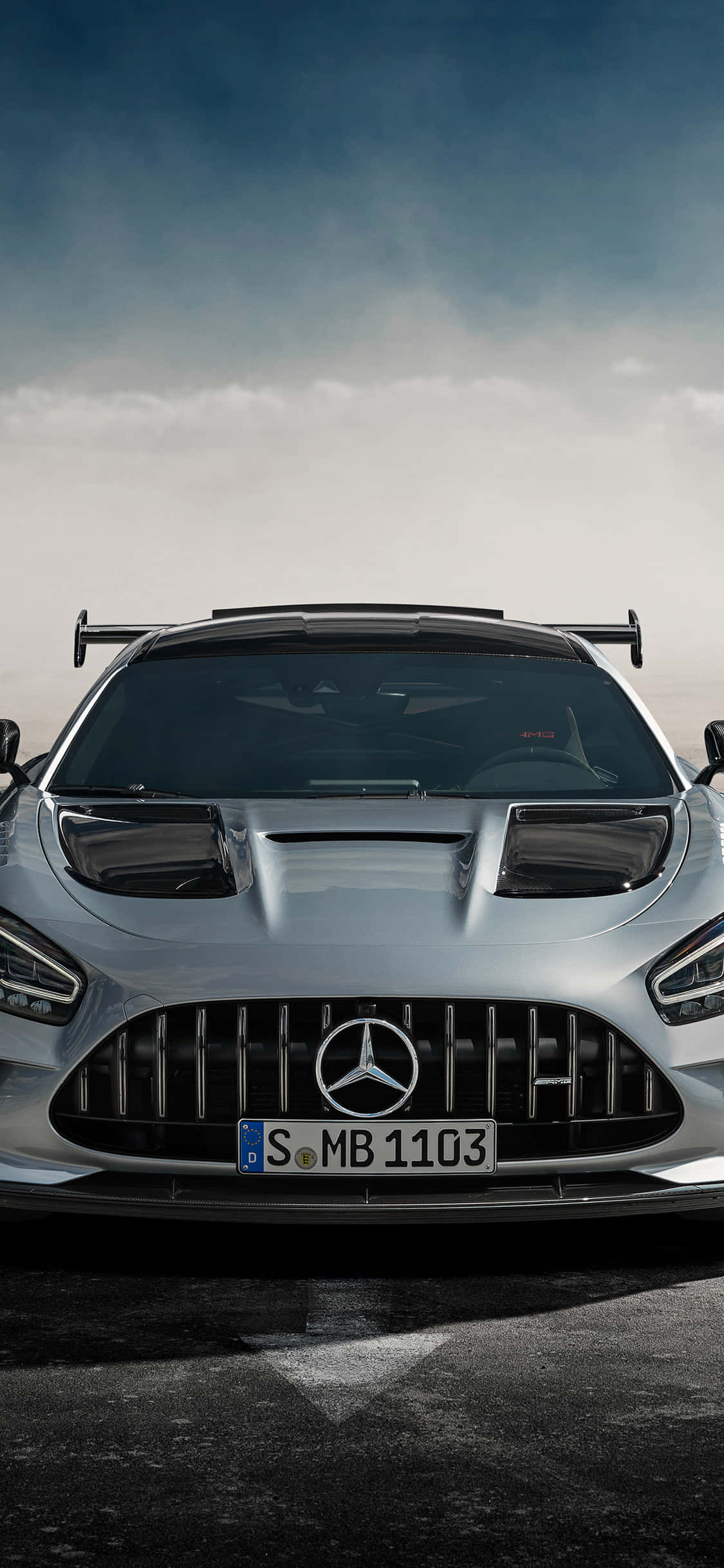 Серебристый iPhone Xs Mercedes Amg фон Шпалери