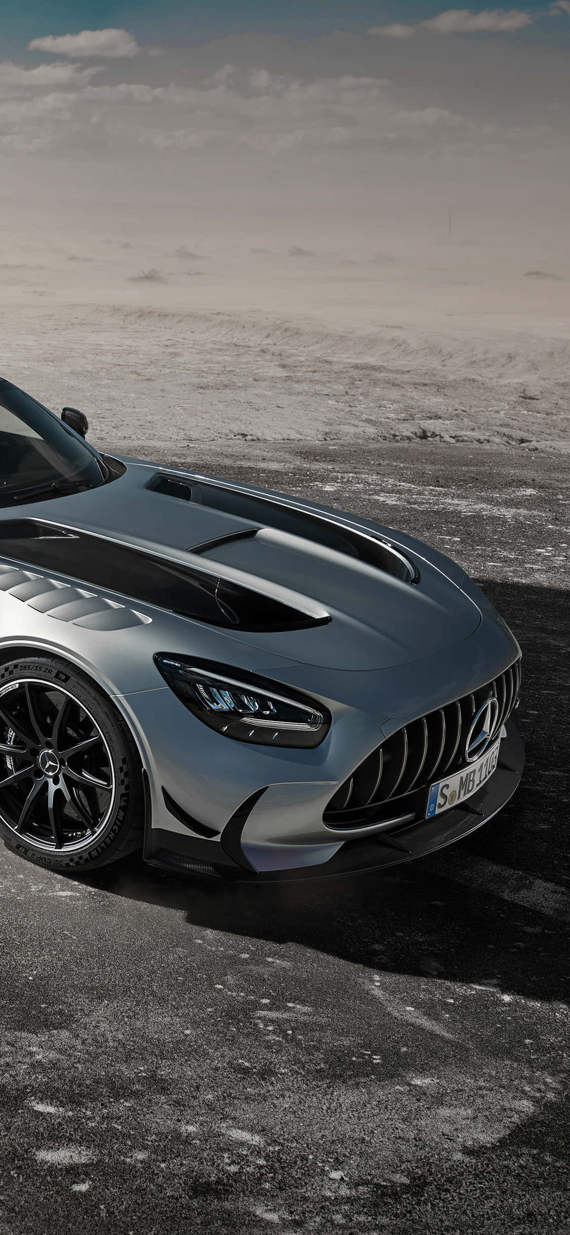 Серебряный фон iPhone Xs Mercedes Amg Шпалери