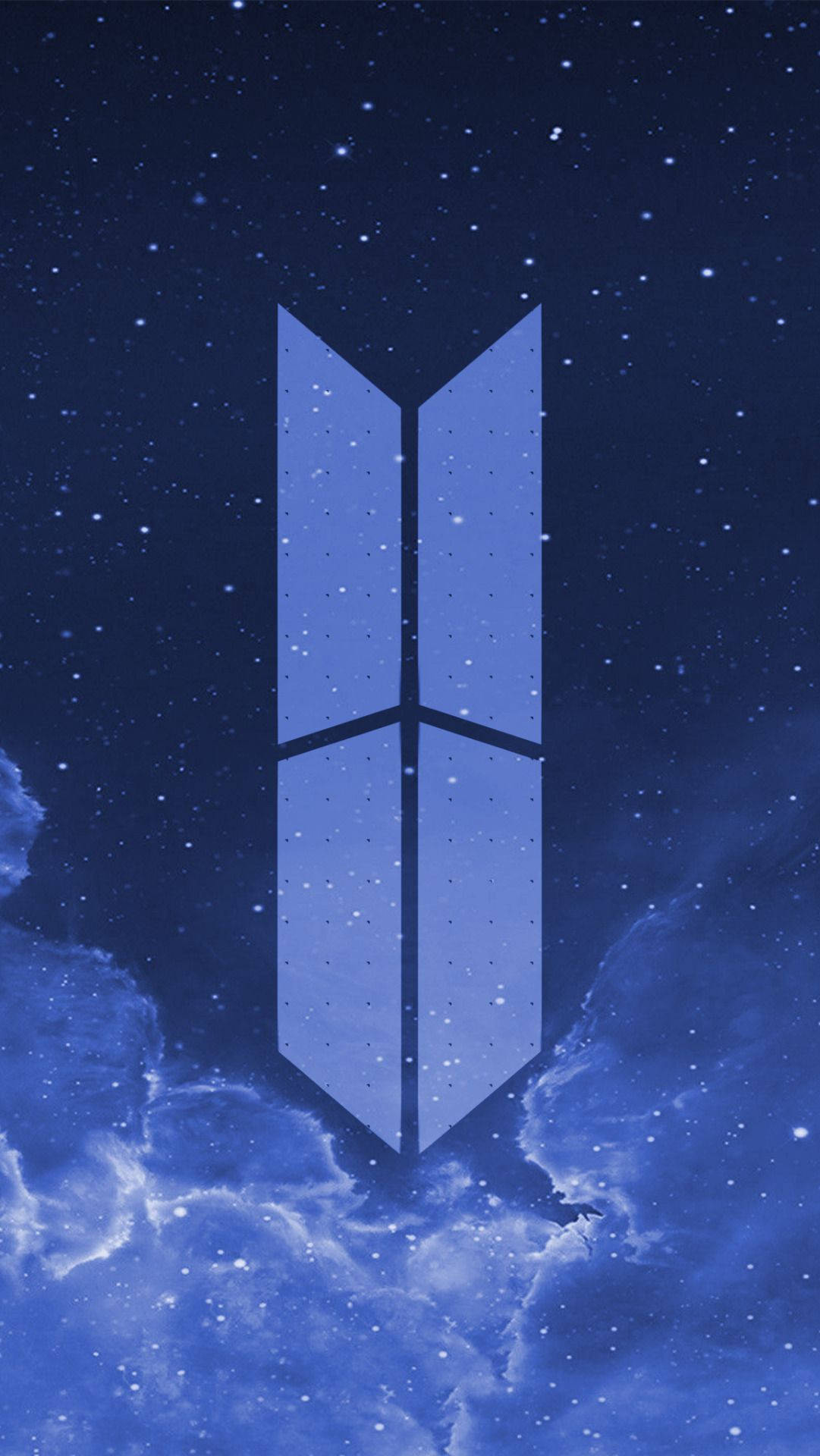 Синій логотип BTS на галактичному тлі Шпалери