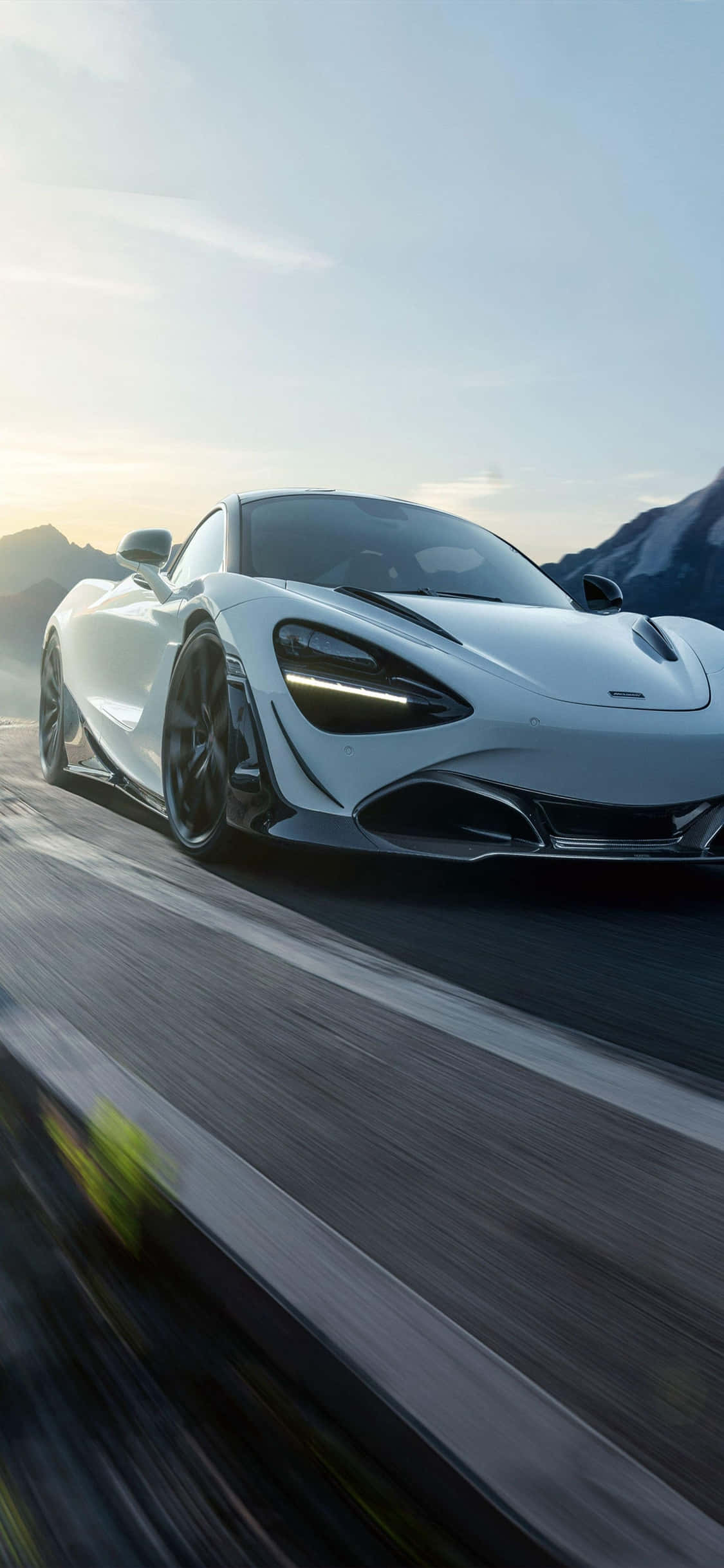 Подорожуй стильно с iPhone XS в McLaren 720S Шпалери