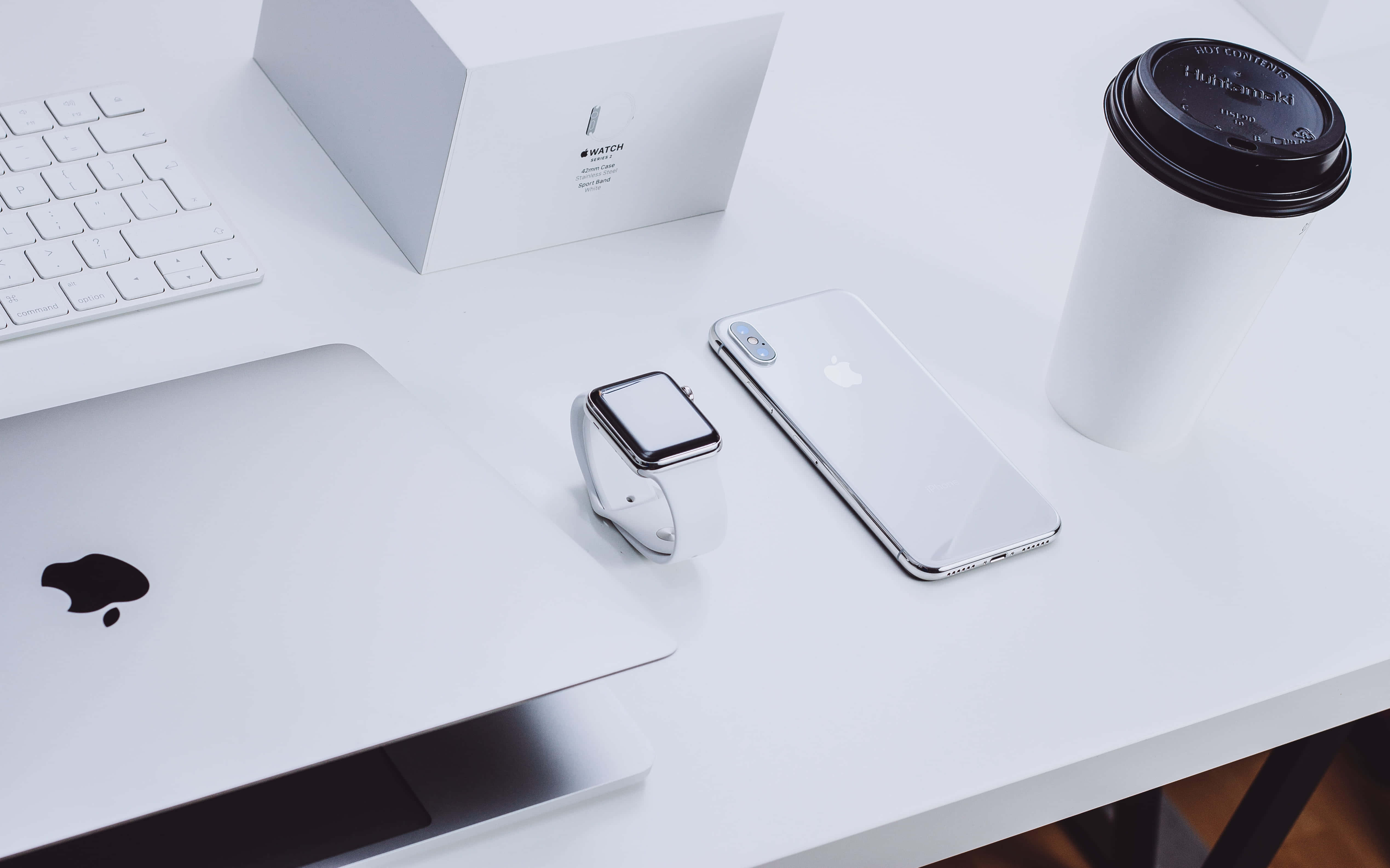 Стильний Macbook з чудовою міською естетикою Шпалери