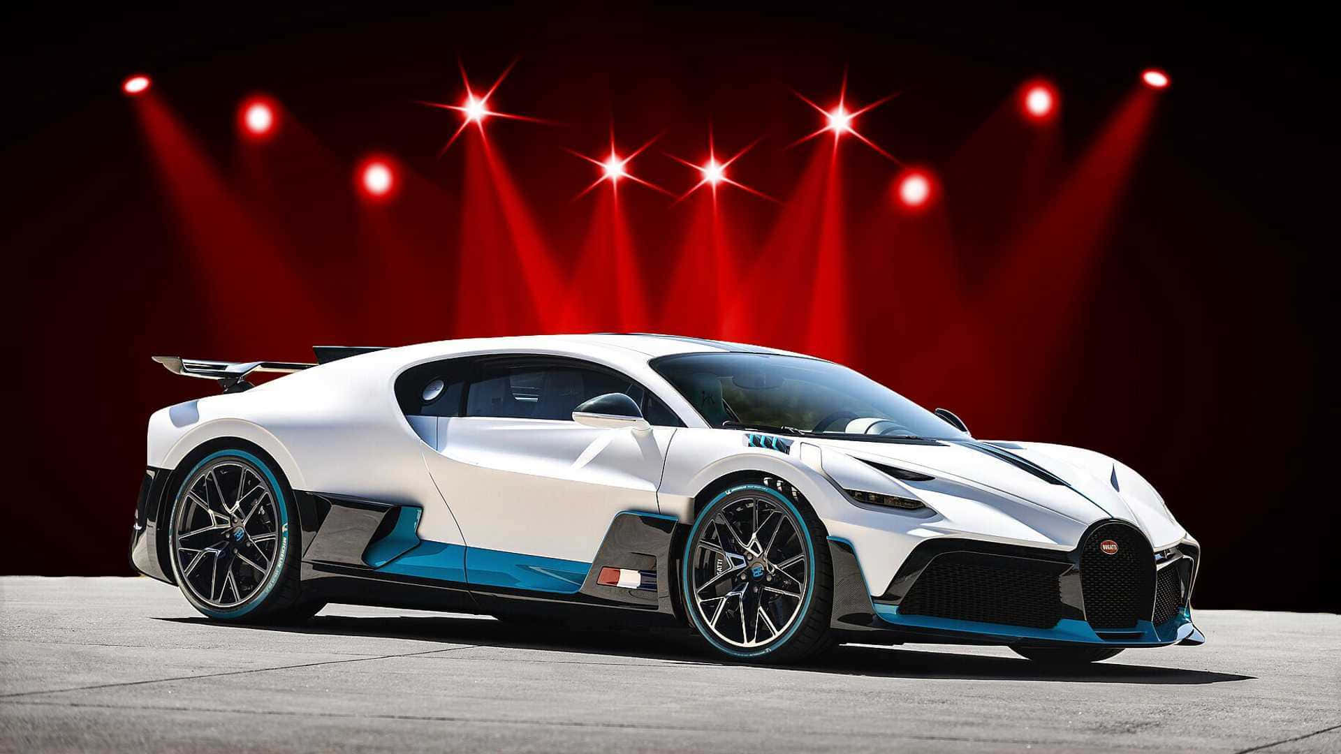 Стильний червоний спортивний автомобіль на заході сонця Шпалери