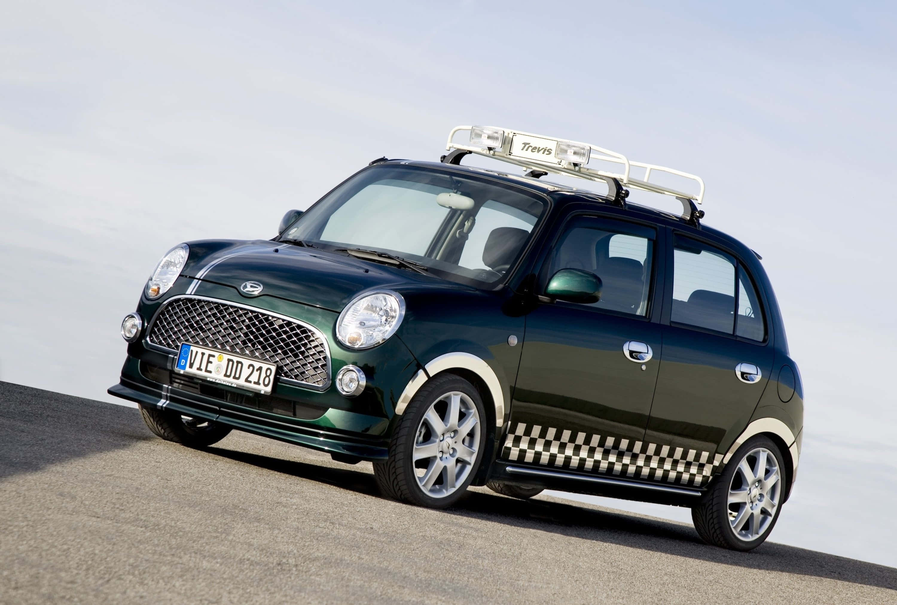 Стильный и спортивный Daihatsu в городской среде Шпалери