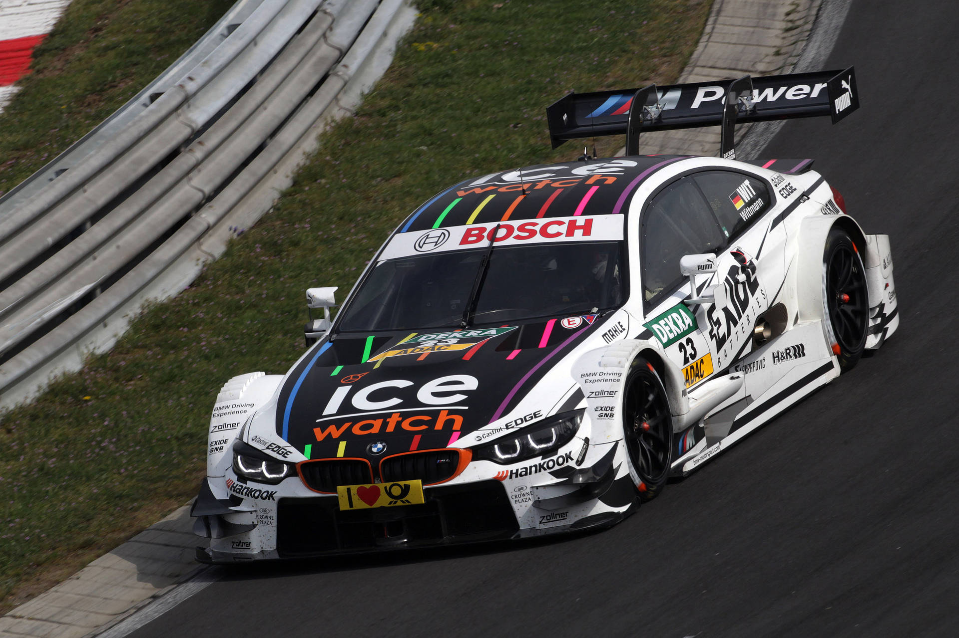 Шпалери автомобіля BMW M4 DTM 2014 року на звивистій гоночній трасі — Bmw Шпалери