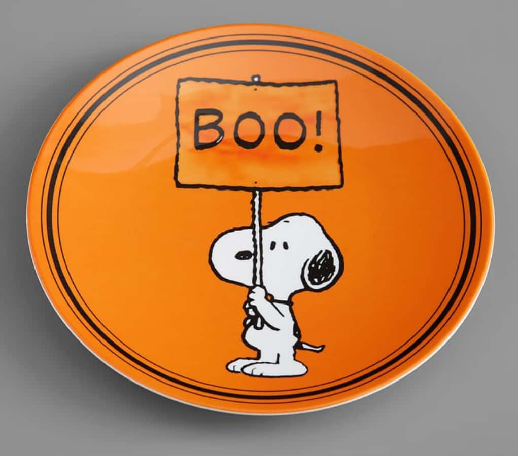 тарілка с Снупі, що держит табличку «Бу» Шпалери