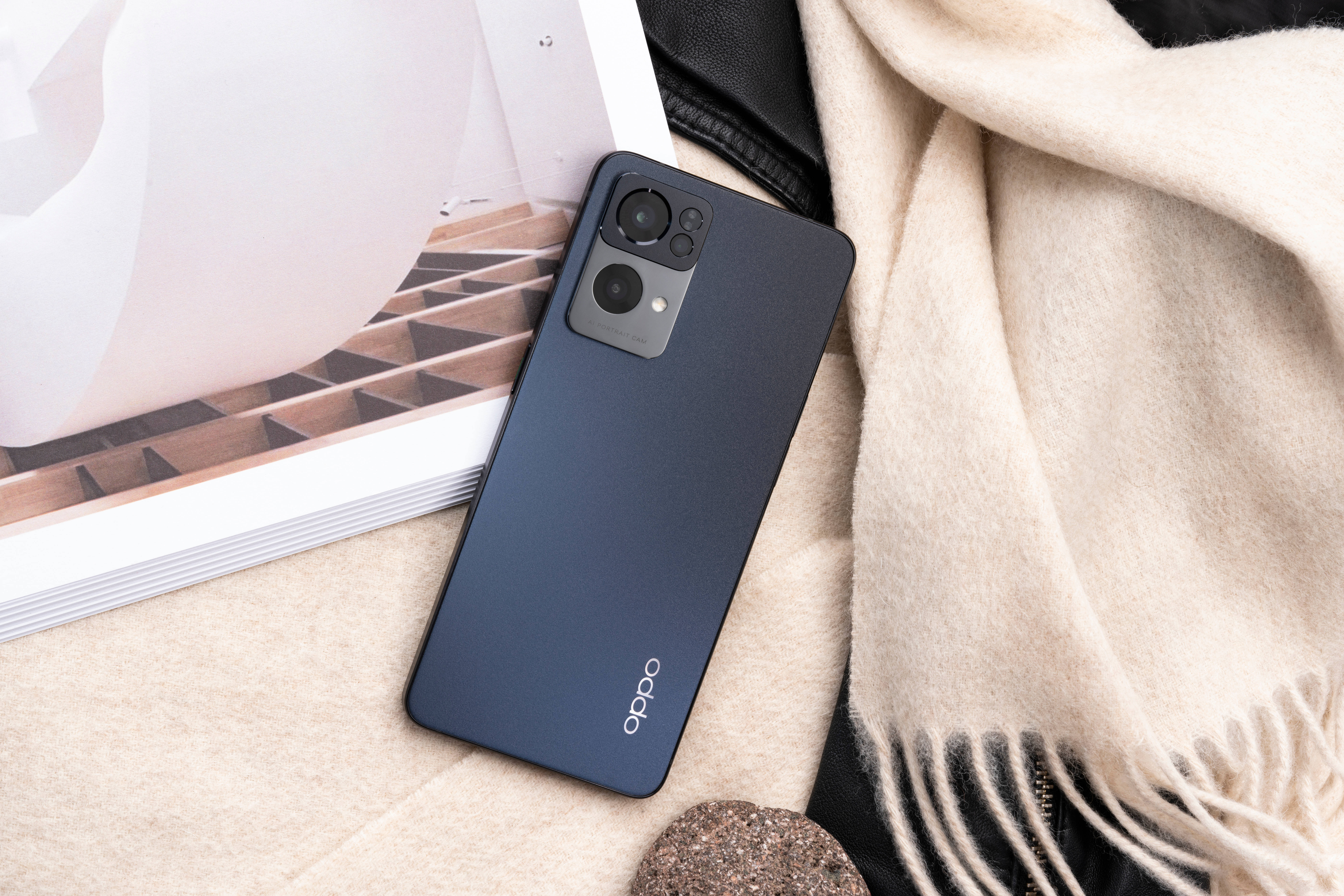Темно-серый смартфон Oppo Шпалери