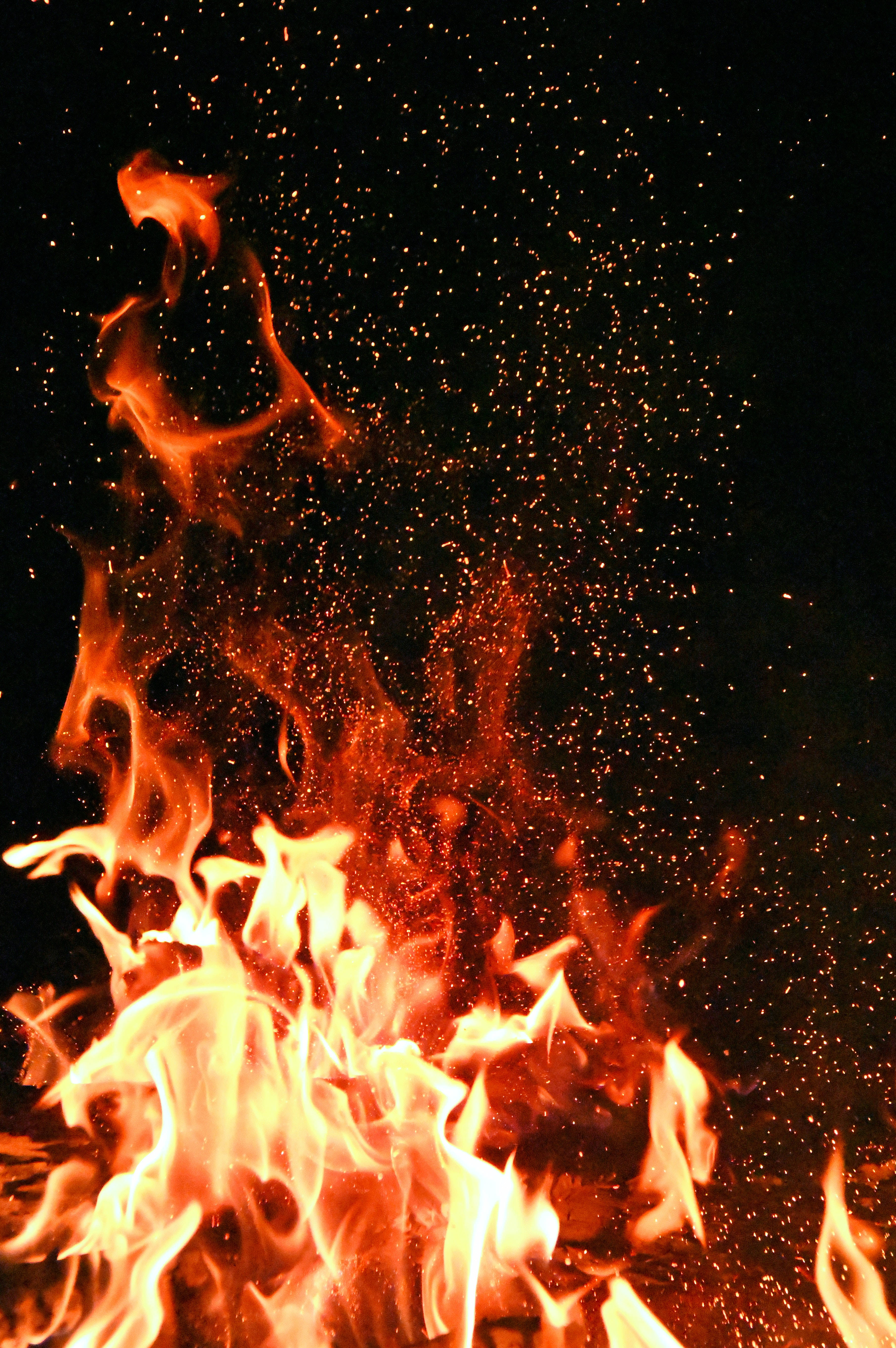 Темно-червоне полум'я Шпалери