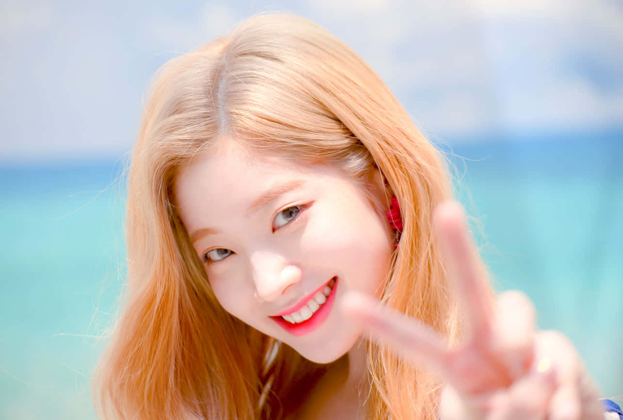 Участницы Twice позуют на стильном групповом фото Шпалери