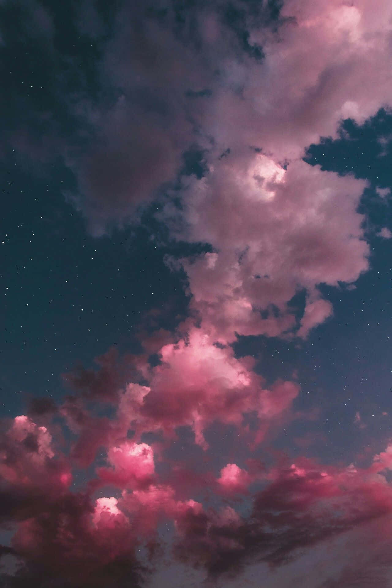 Фиолетовые облака 1280 x 1920 фон Шпалери