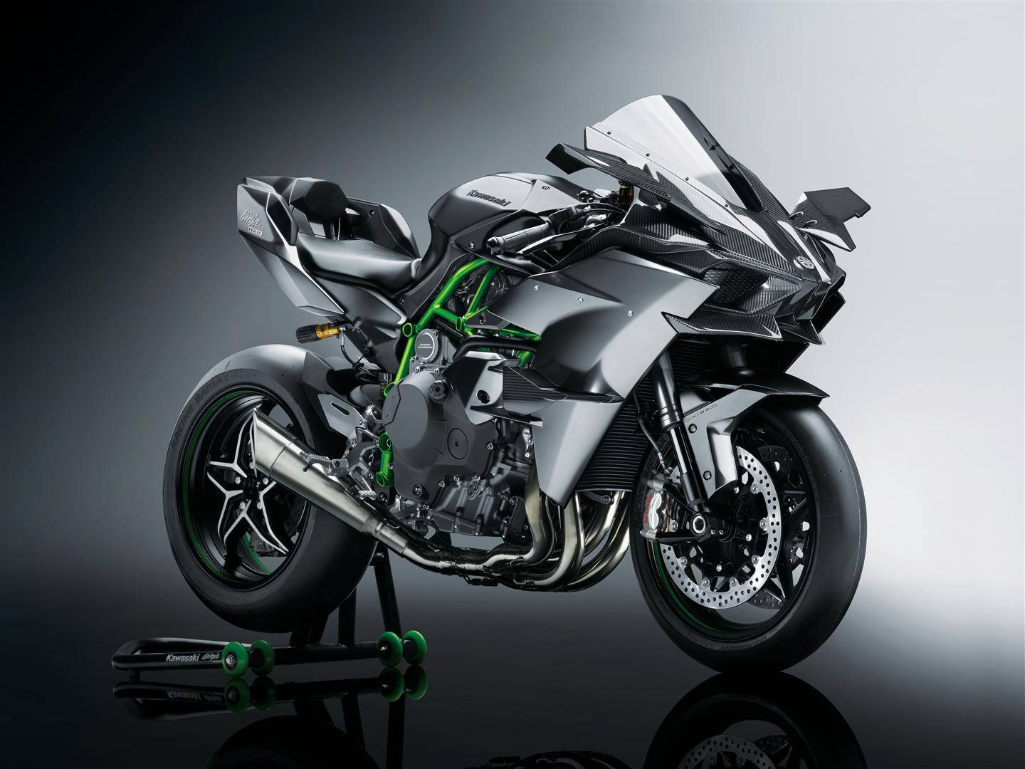 Футуристичний чорний Kawasaki H2R Шпалери