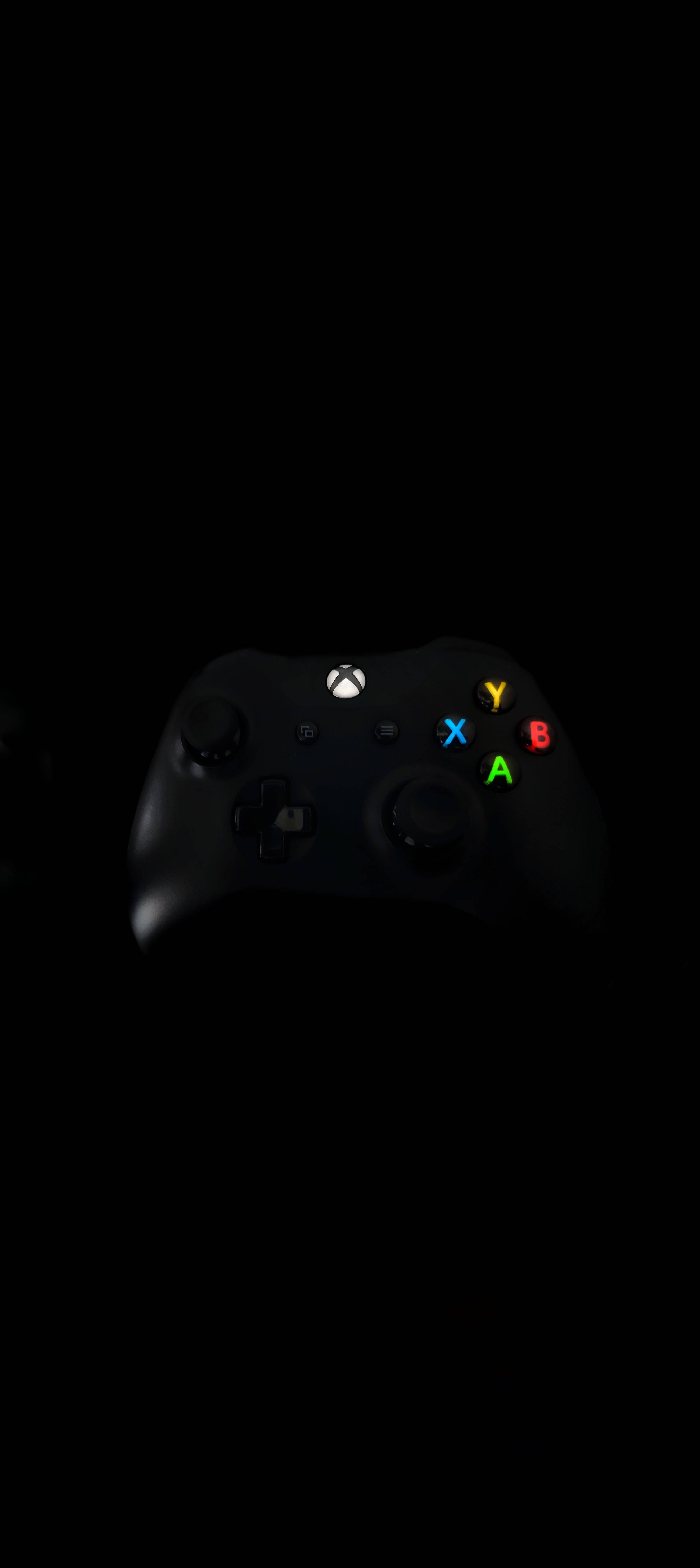 Черный контроллер Xbox 8K телефон Шпалери