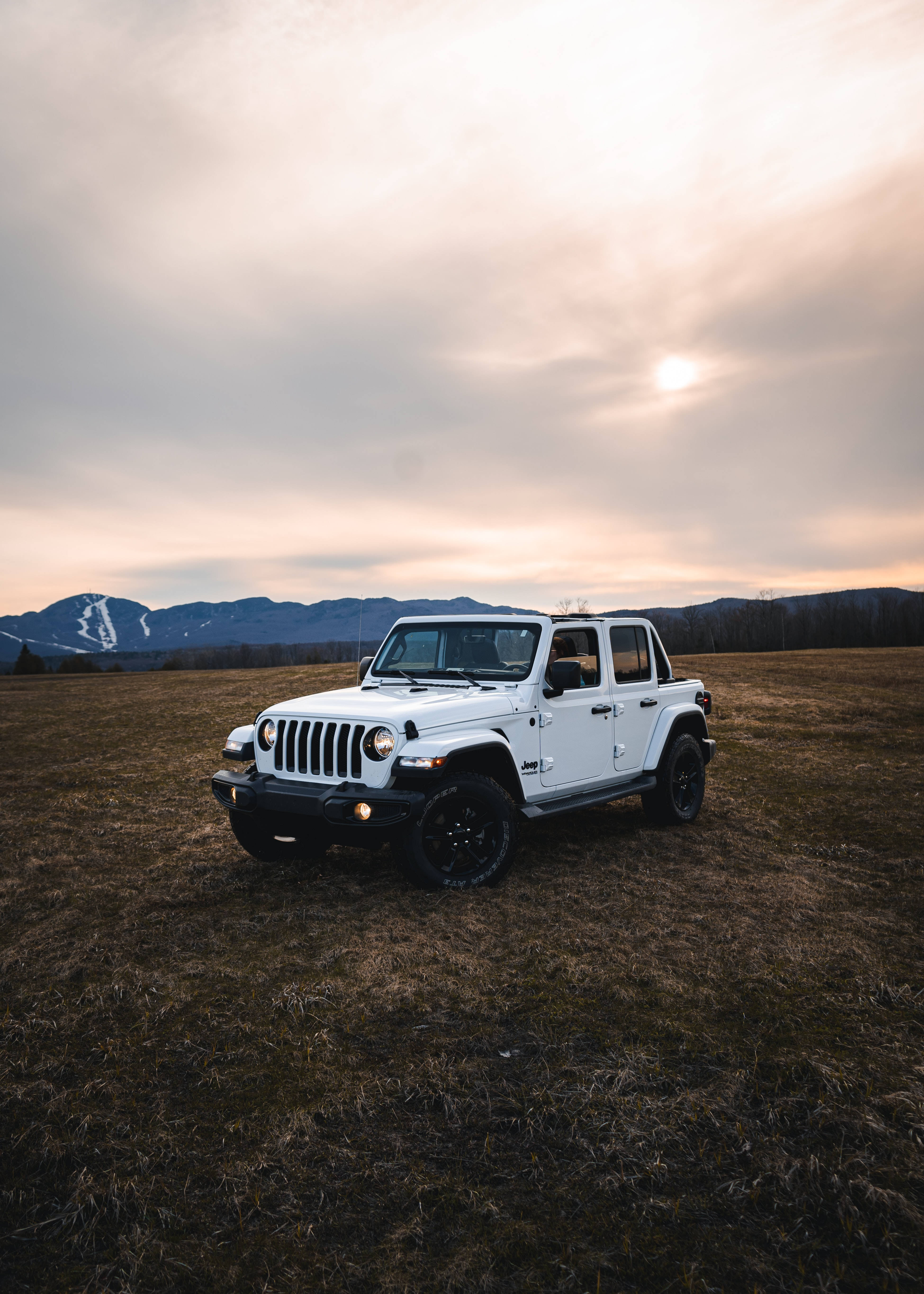 Чистый белый Wrangler Jeep Шпалери