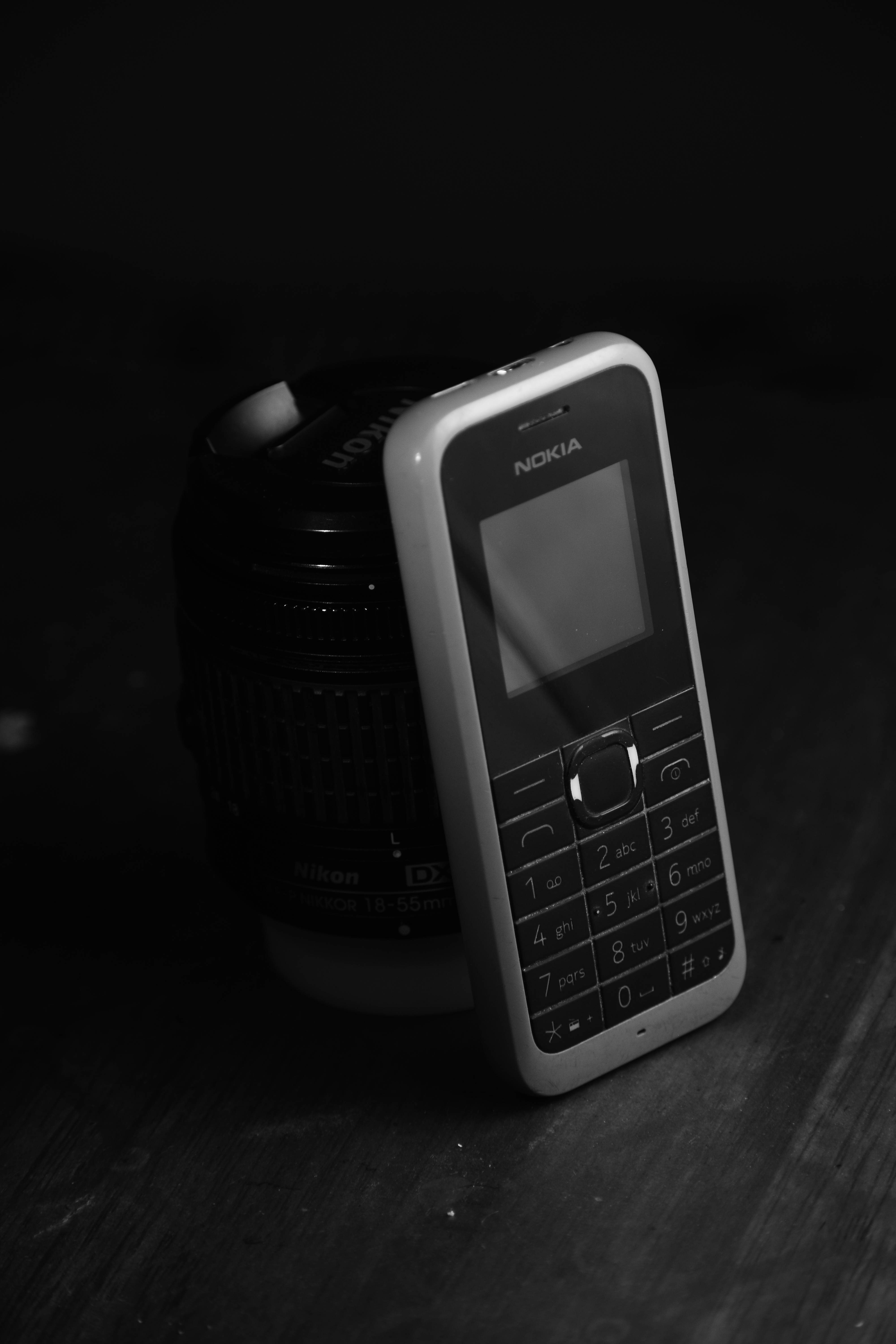 Чёрно-серый Nokia 105 Шпалери