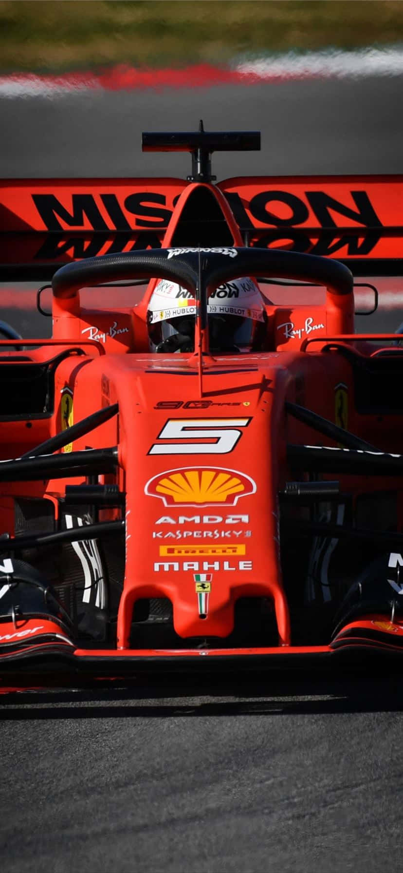 Швидкий гоночний болід Формули-1 Ferrari Шпалери