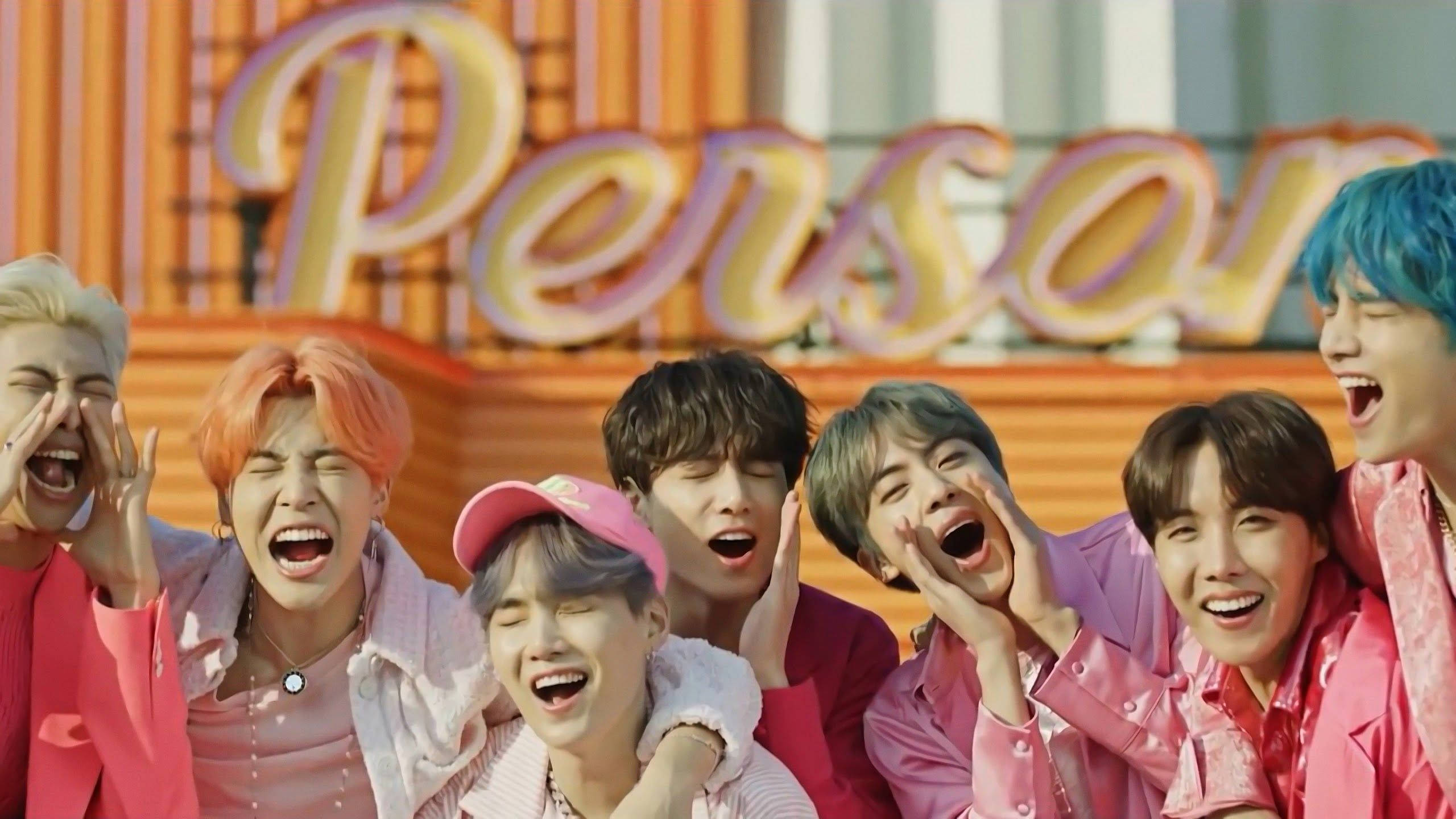Шпалери BTS Boy With Luv для робочого столу Шпалери