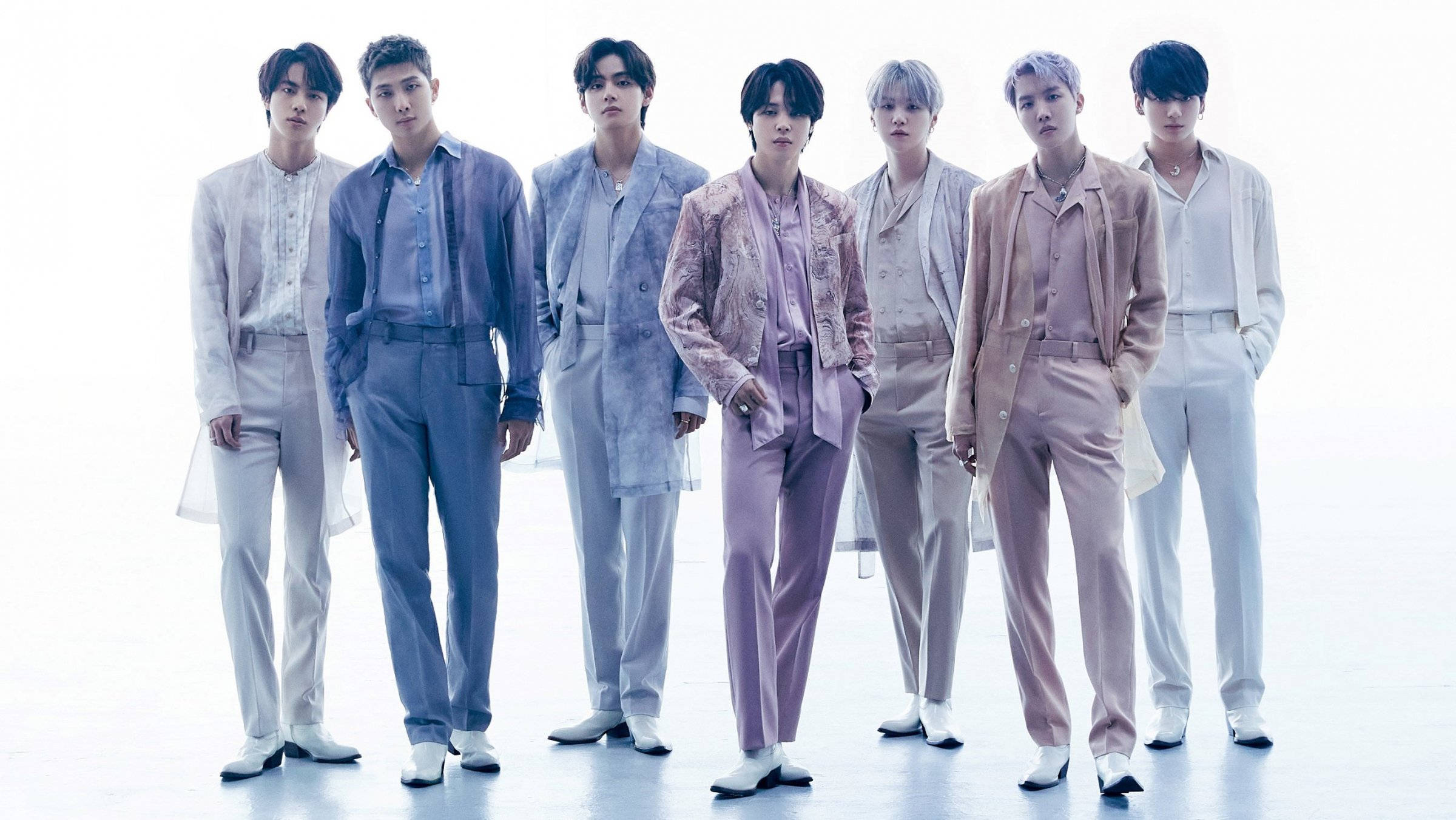 Шпалери для робочого столу BTS у кольорових костюмах Шпалери