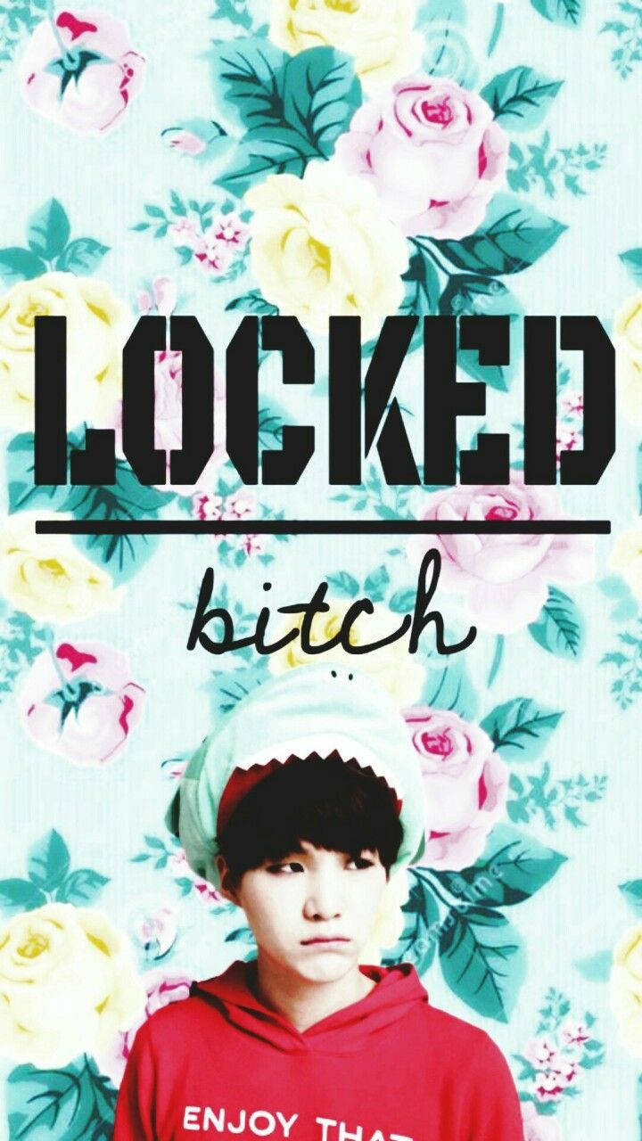 BTS Шуга на квітковому фоні з написом "locked bitch".
