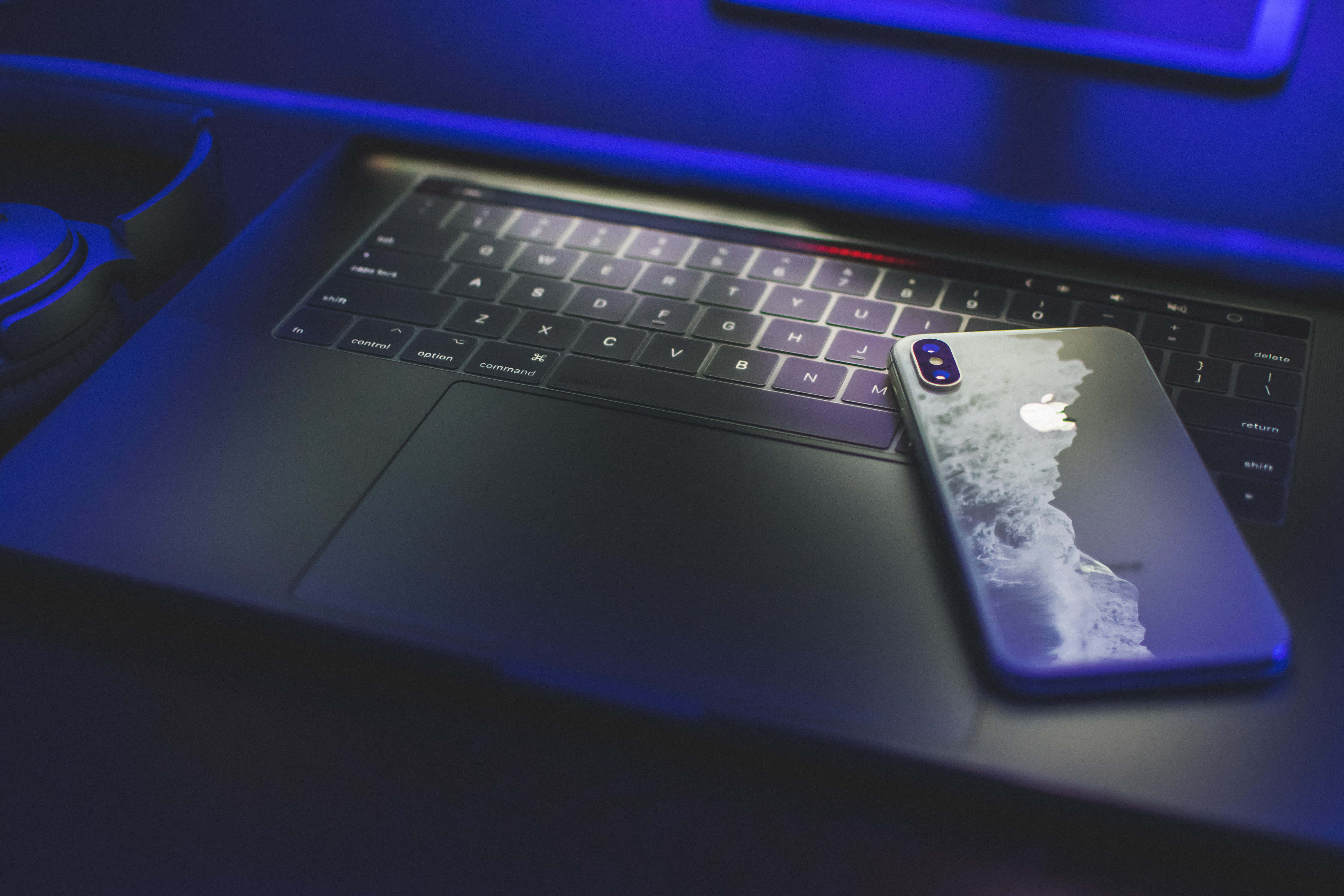 Ідеальне поєднання елегантності та потужності: естетичний Macbook! Шпалери