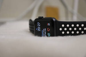 Обои Apple Watch с чёрными ремешками — Apple Watch Шпалери