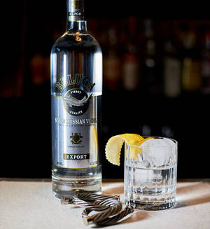 Beluga Vodka Drink With Lemon Peel — Honor Magic V Flip 2 Шпалери