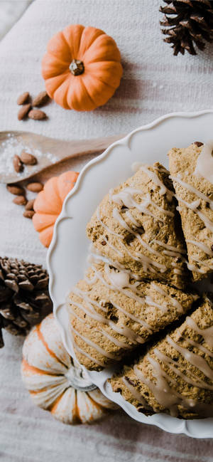 Desserts And Pumpkins For Thanksgiving iPhone — iPhone 16 Шпалери
