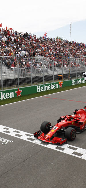 F1 iPhone Vettel Finish Line — iPhone 16e Шпалери