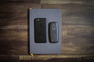 IPhone и Nokia 3310 — Nokia Шпалери