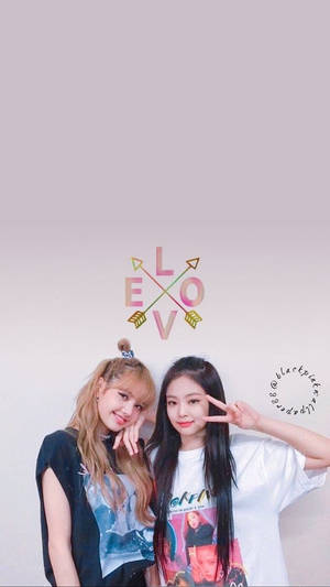 Lisa та Jennie з Blackpink на білому тлі зі стрілками та написом LOVE