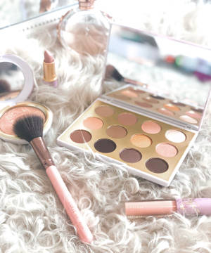 Mac Cosmetics Snow Ball обої — Motorola Razr Ultra 2026 Шпалери