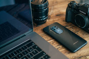 Motorola и MacBook — Samsung Galaxy S20 Шпалери