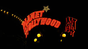 Обои с вивеской Planet Hollywood