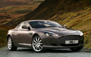 Гладкий Aston Martin DB9 на открытой дороге — Steam Deck OLED Шпалери