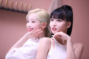Захватывающее групповое фото TWICE — 트와이스 Шпалери