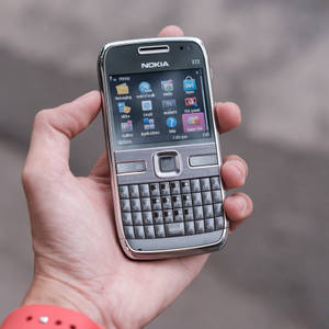 Клавиатурный телефон Nokia E72 — Nokia Шпалери