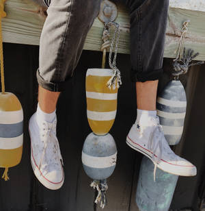 Обої классических белых Chuck Taylor Converse — Galaxy Z Flip7 FE Шпалери