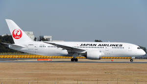Літак Japan Airlines на злітній смузі — Японія гіф Шпалери